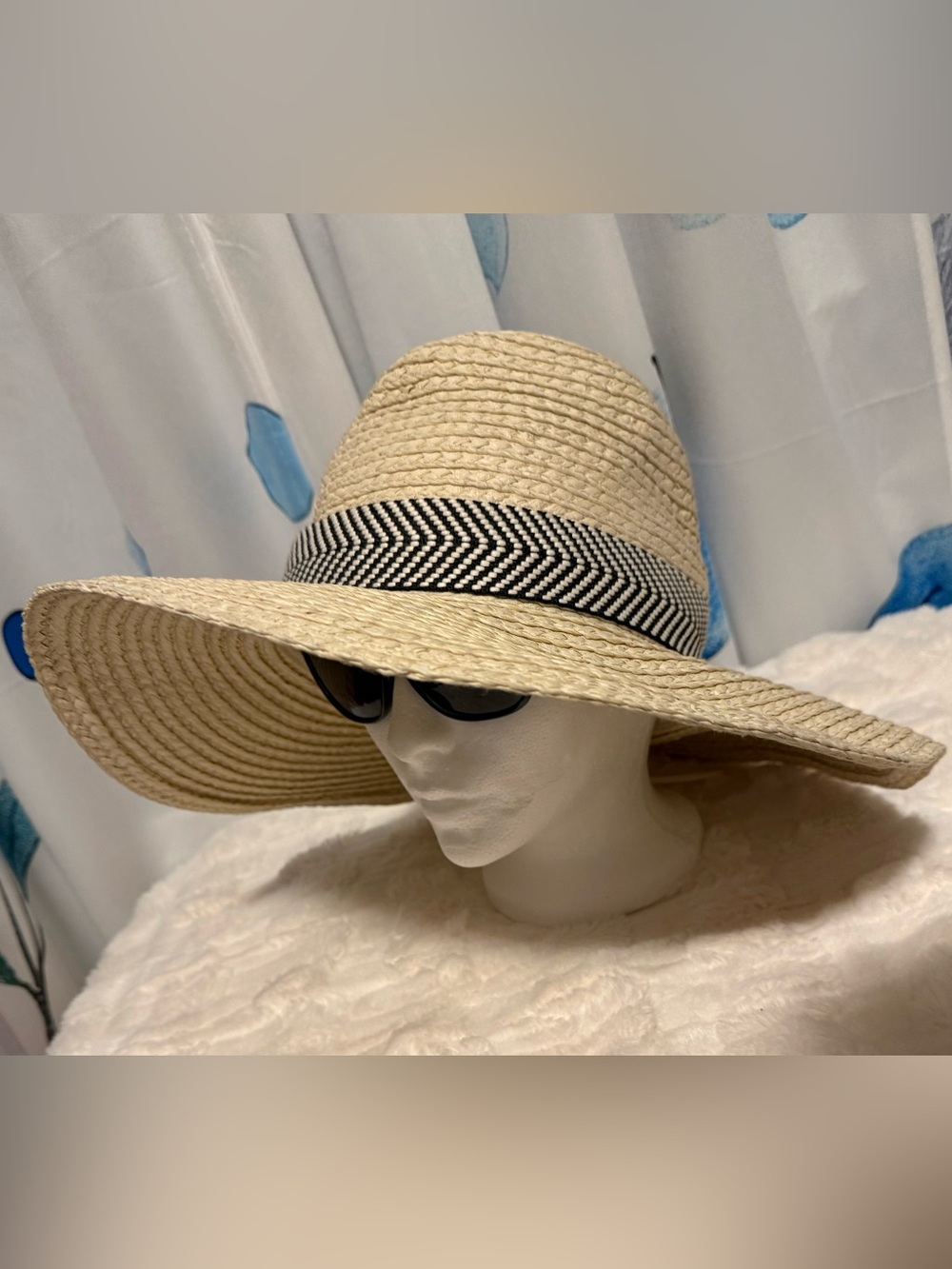 Levi’s Wide Brim Straw Sun Hat Chevron Band Natural One Size